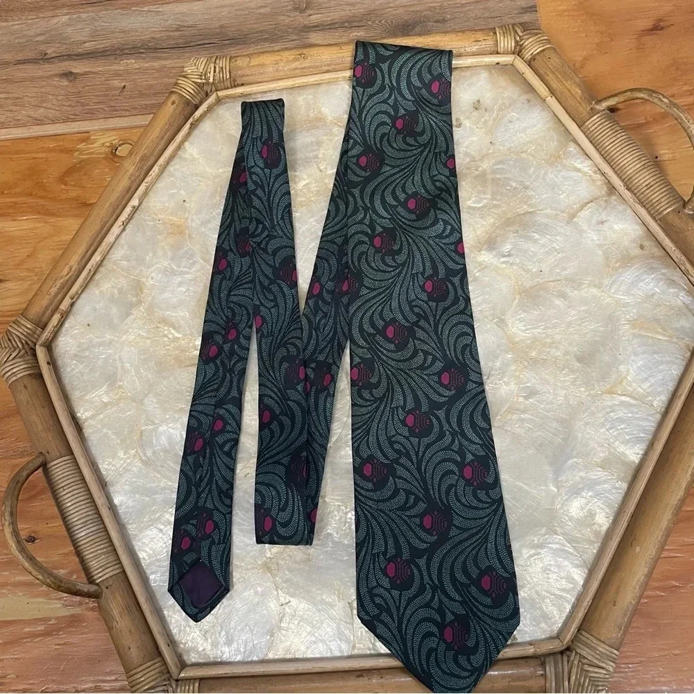 Mens 100% silk tie green abstract made in Italy